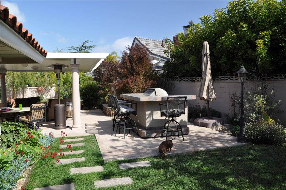 Outdoor Kitchen and Patio Combo