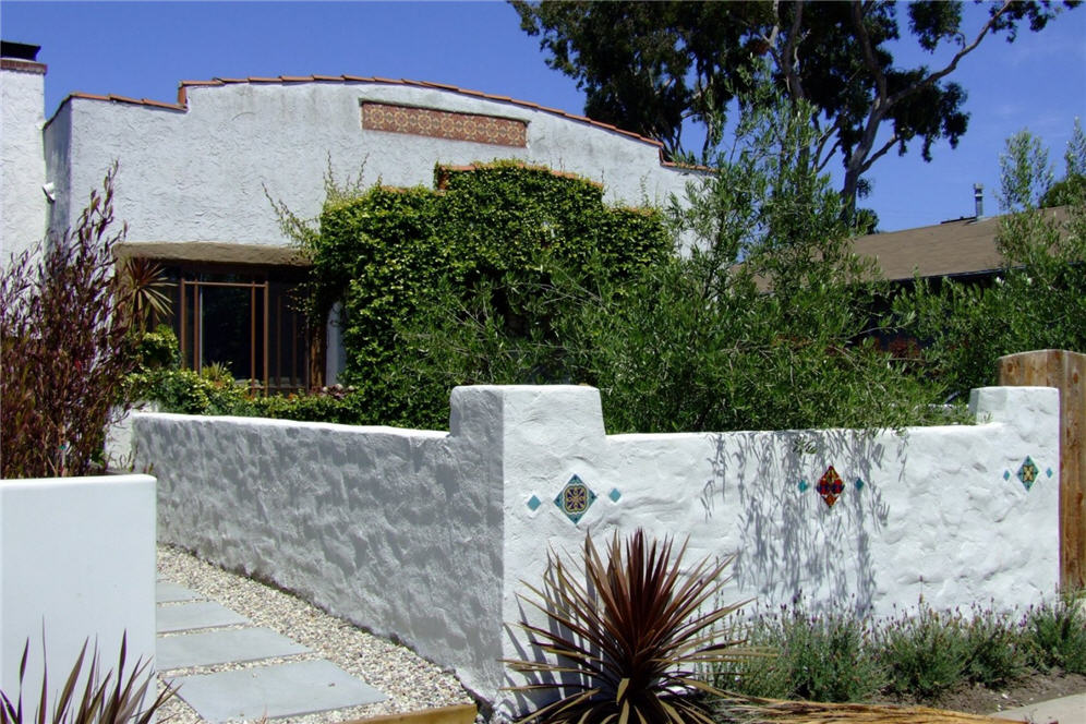 Stucco Walls with Decorative Tile